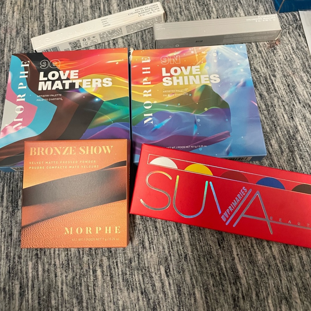 Fantastic makeup bundles all types of great brands
